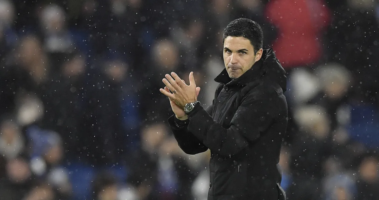 epa10384349 Mikel Arteta manager of Arsenal applauds the fans after the English Premier League soccer match between Brighton & Hove Albion FC and Arsenal London in Brighton, Britain, 31 December 2022. EPA/Vince Mignott EDITORIAL USE ONLY. No use with unauthorized audio, video, data, fixture lists, club/league logos or 'live' services. Online in-match use limited to 120 images, no video emulation. No use in betting, games or single club/league/player publications