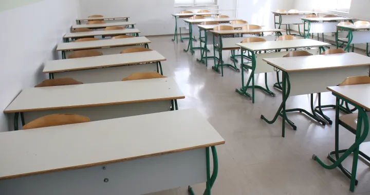 Prazne &scaron;kolske klupe zbog korona Virusa/Senad Gubelić