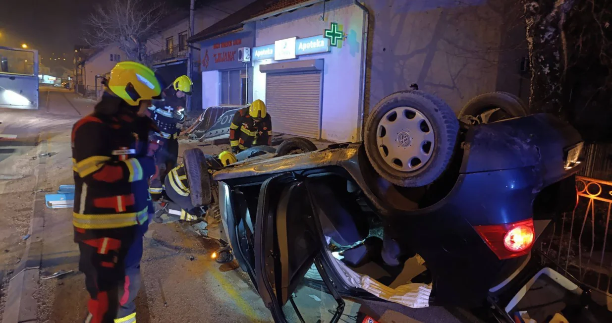 Automobil završio na krovu/VSB Banja Luka/Facebook/