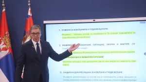 Aleksandar Vučić, vanredno obraćanje, pokazivanje na ekranu, prezentacija, nadstrešnica, Novi Sad, studenti, studentski protest/Anadolija