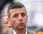 Poslanik u NSRS Nebojša Vukanović pres ispred ohr-a/Senad Gubelić