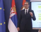 Aleksandar Vučić, vanredno obraćanje, pokazivanje na ekranu, prezentacija, nadstrešnica, Novi Sad, studenti, studentski protest/Anadolija