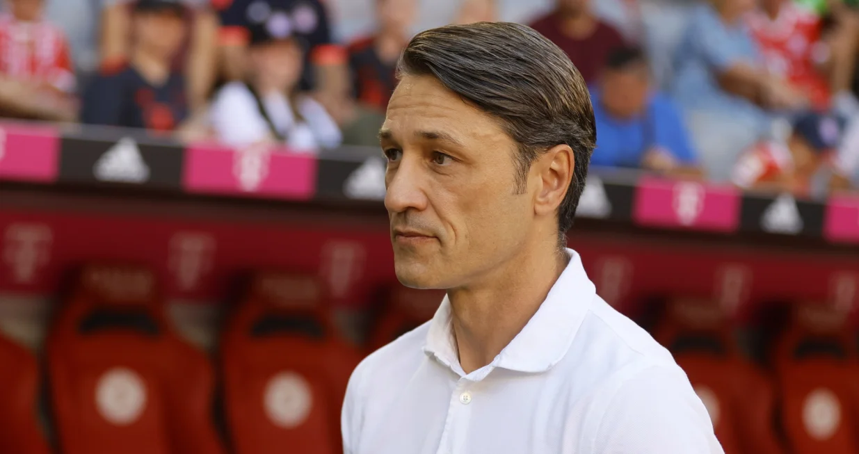 epa10120667 Wolfsburg's head coach Niko Kovac reacts before the German Bundesliga soccer match between FC Bayern Munich and VfL Wolfsburg in Munich, Germany, 14 August 2022. EPA/RONALD WITTEK CONDITIONS - ATTENTION: The DFL regulations prohibit any use of photographs as image sequences and/or quasi-video.