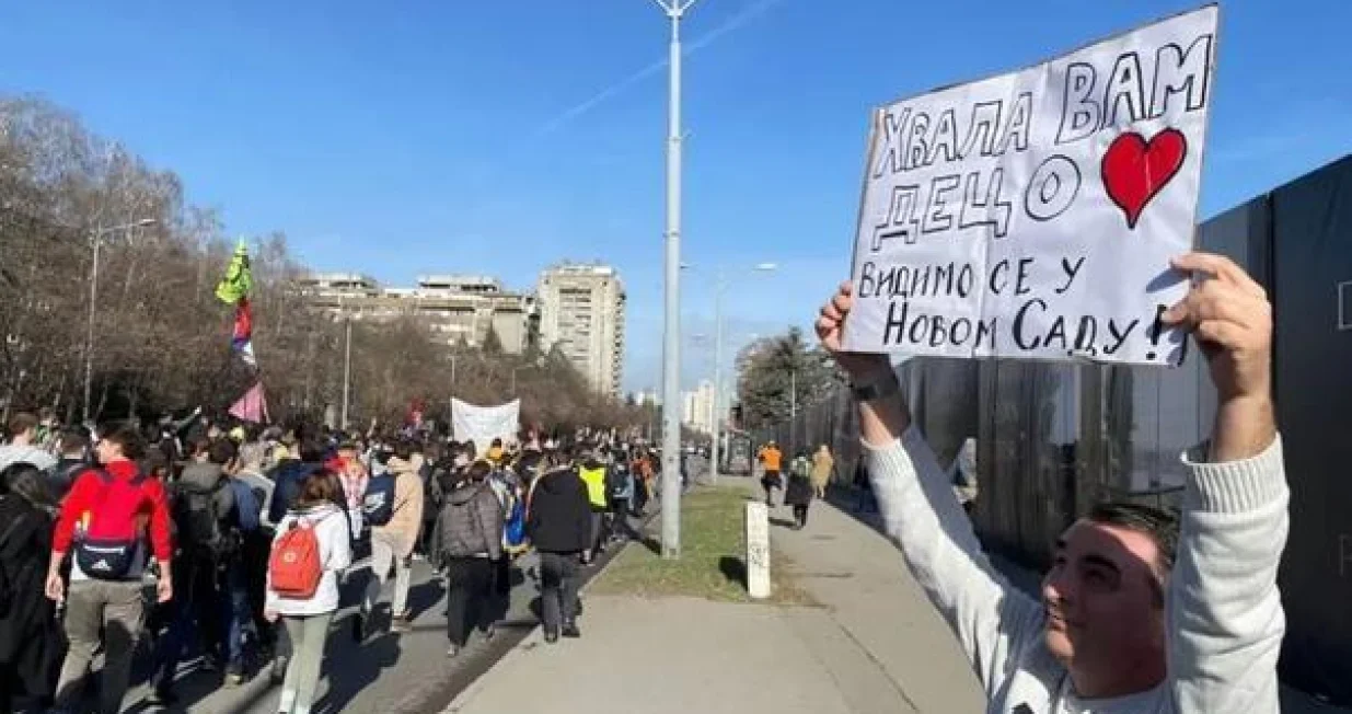 studenti marširaju ka Novom Sadu/