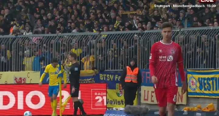 Denis Huseinbašić nakon izmjene (FOTO: Screenshot/Sport Klub)