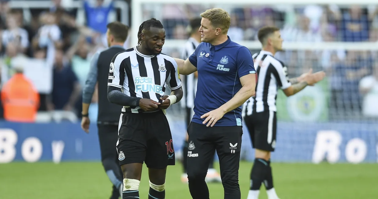 epa10132358 Newcastle United manager Eddie Howe (R) talks with his player Allan Saint-Maximin (L) after the English Premier League soccer match between Newcastle United and Manchester City in Newcastle, Britain, 21 August 2022. EPA/PETER POWELL EDITORIAL USE ONLY. No use with unauthorized audio, video, data, fixture lists, club/league logos or 'live' services. Online in-match use limited to 120 images, no video emulation. No use in betting, games or single club/league/player publications