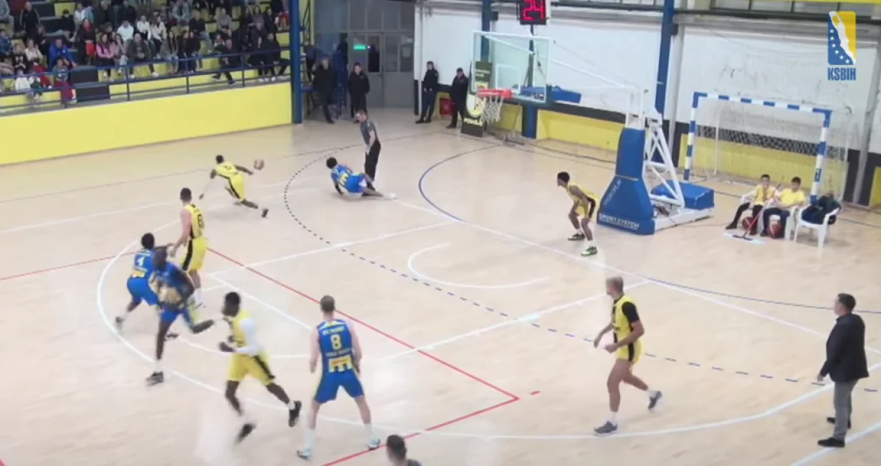 Collin Chase Cooper klizeći start na Harisa Bijedića