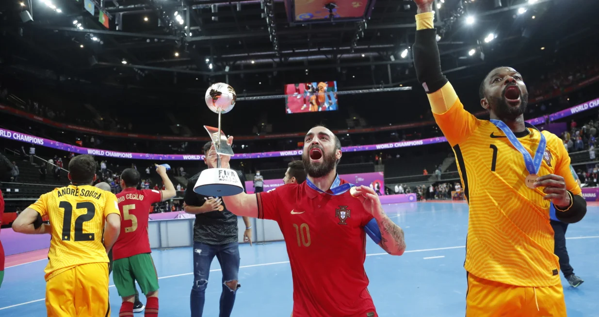 epa09504603 Portuguese players Bebe (R) and Ricardinho (C) celebrate with the trophy during the award ceremony after winning the FIFA Futsal World Cup Lithuania 2021 final between Argentina and Portugal in Kaunas, Lithuania, 03 October 2021. EPA/TOMS KALNINS