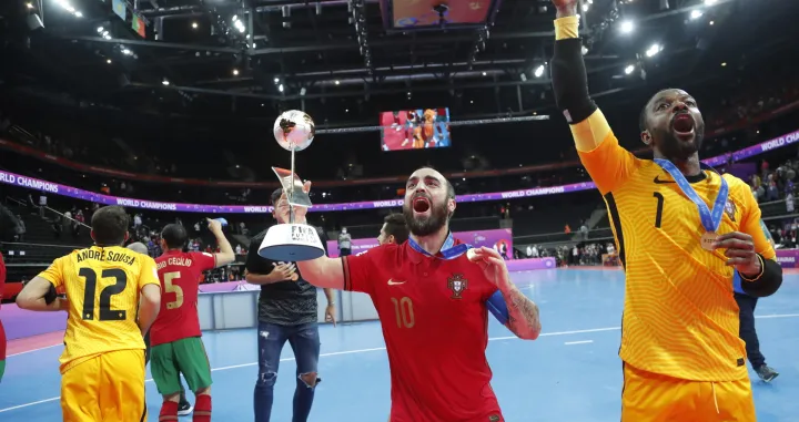 epa09504603 Portuguese players Bebe (R) and Ricardinho (C) celebrate with the trophy during the award ceremony after winning the FIFA Futsal World Cup Lithuania 2021 final between Argentina and Portugal in Kaunas, Lithuania, 03 October 2021. EPA/TOMS KALNINS