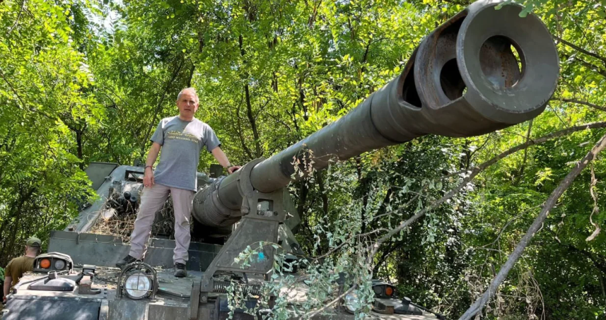 BIVŠI britanski zastupnik pridružio se ukrajinskoj Internacionalnoj legiji. Jack Lopresti, koji je do prošle godine predstavljao Filton i Bradley Stoke u britanskom parlamentu, potvrdio je da se prijavio za pomoć ukrajinskoj vojnoj jedinici sastavljenoj od stranih dobrovoljaca//