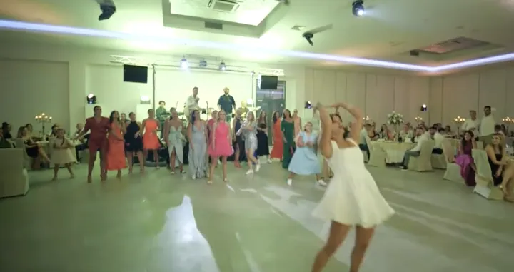 Bidermajer zavr&scaron;io kod bubnjara na svadbi/Karla