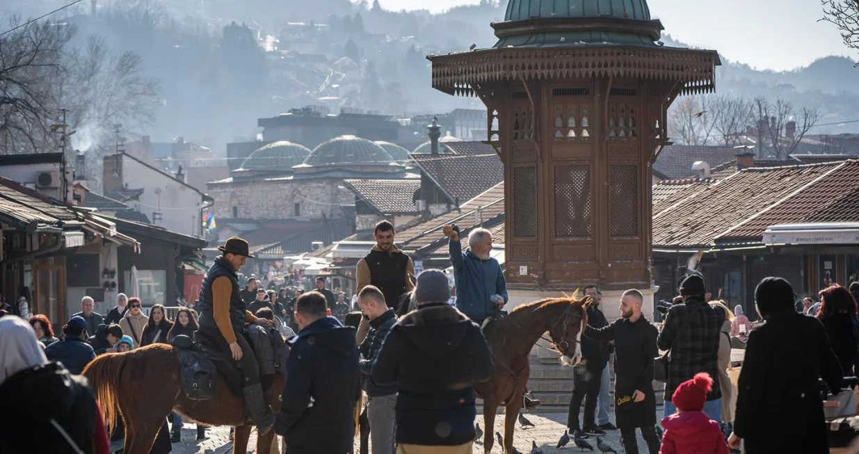kipa @hajjonhorseback su krenuli iz Španije za Mekku na hadzdz sa svojim konjima🤩zbog procedure, kroz Bosnu i Hercegovinu prolaze sa kobilom Hurem i još dva konja iz @konjicki_klub_vilenjak_visoko, dok ih njihovi konji čekaju na granici//