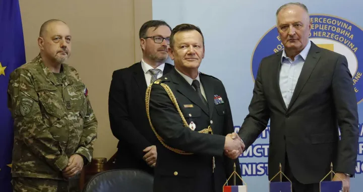 Ugovor se odnosi na donaciju specijaliziranih terenskih motornih vozila Oružanim snagama BiH za projekat unapređenja sposobnosti vojne policije u sastavu Bataljonske grupe lake pješadije Oružanih snaga Bosne i Hercegovine/Senad Gubelić