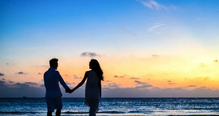 mu&scaron;karac, momak, žena, djevojka, veza, romansa, brak, sreća, ljubav, more, plaža/Pexels