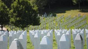 Mezarje, Potočari, bijeli nišani, Memorijalni centar Srebrenica-Potočari, Srebrenica, genocid/Anadolija/