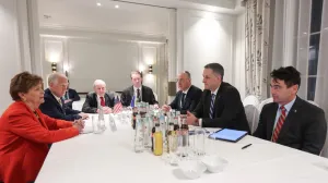 Član Predsjedništva BiH dr. Denis Bećirović održao je važan sastanak s predsjedavajućim Komiteta za vanjske poslove senatorom Jimom Rischom (R), senatoricom i članicom Komiteta za vanjske poslove Jeanne Shaheen (D), senatorom i članom Komisije za sigurnost i saradnju u Evropi Thomom Tillisom (R), senatorom i članom Komiteta za obavještajne poslove Senata Michaelom Bennetom (D), te kongresmenom i predsjedavajućim Komiteta za obavještajne poslove Kongresa Mikom Turnerom (R)//