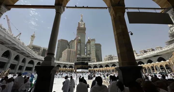  Stotine hiljada vjernika, koji su do&scaron;li iz različitih dijelova svijeta u Saudijsku Arabiju kako bi obavili haddž, klanjalo je džuma-namaz/Anadolija/Ashraf Amra