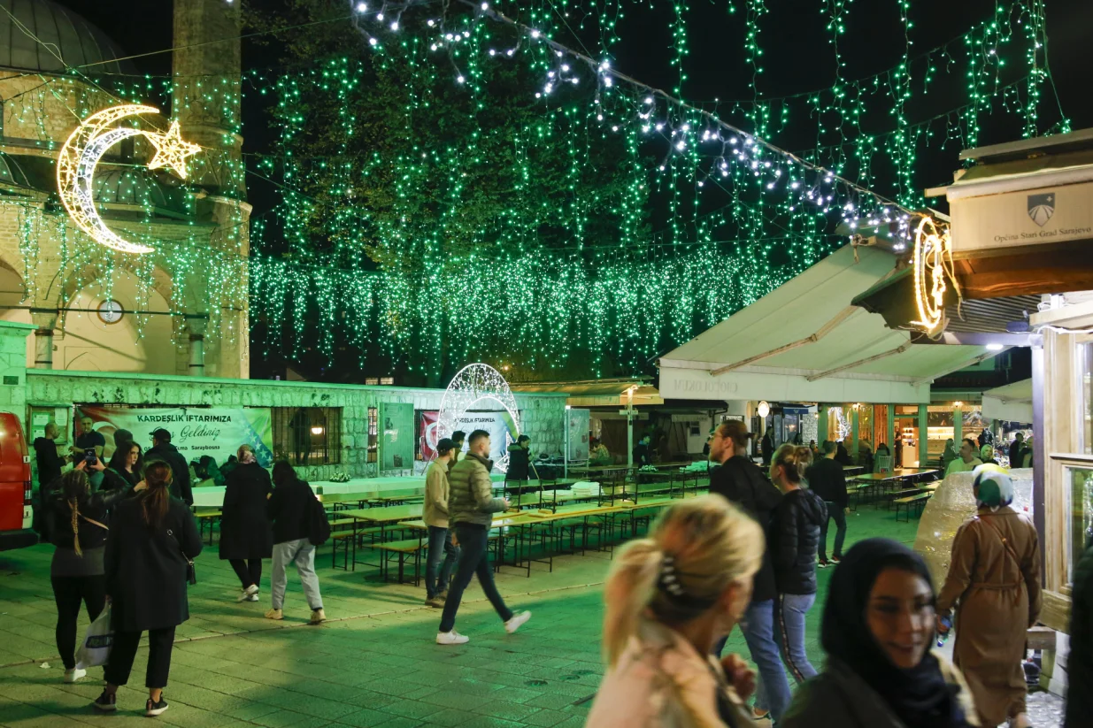 Baščaršija poslije iftara za Lejletul-Kadr/Damir Deljo