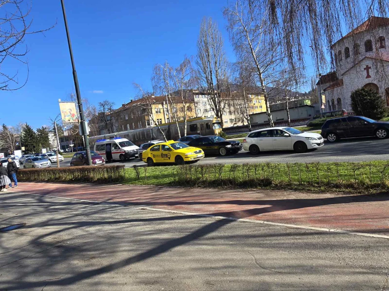 Saobraćajna nesreća u ulici Zmaja od Bosne u Sarajevu/Čitatelj Oslobođenja
