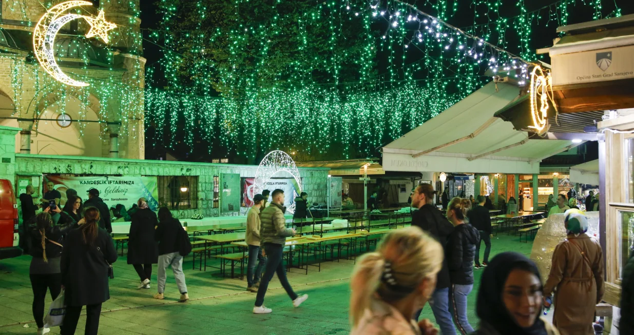 Baščaršija poslije iftara za Lejletul-Kadr/Damir Deljo