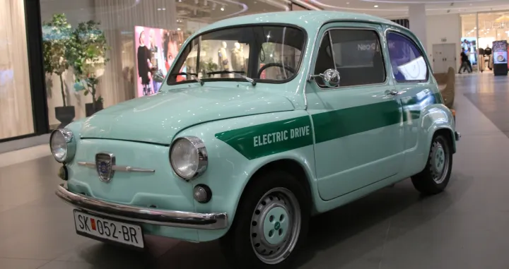 Skoplje, Sjeverna Makedonija- U Skoplju je u srijedu otvoren Sajam električnih vozila, na kojem su izloženi električni i hibridni automobili (Umeys Sulejman - Anadolu Agency)/�