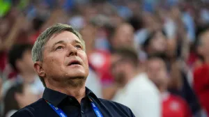 Dragan Stojković PiksiMinhen, NjemaДЌka - 25. jun 2024: Selektor Srbije Dragan StojkoviД‡ uoДЌi fudbalske utakmice grupe C UEFA EURO 2024 izmeД'u Danske i Srbije na Alijanc areni u Minhenu. (Mahmut Serdar AlakuЕџ - Anadolu Agency)