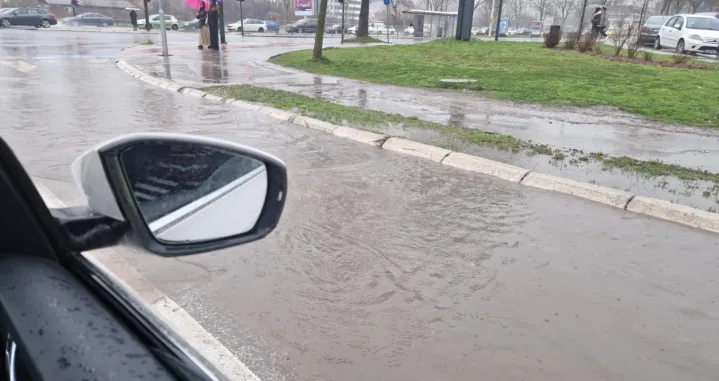 Problemi za vozače/Sanel Konjhodžić