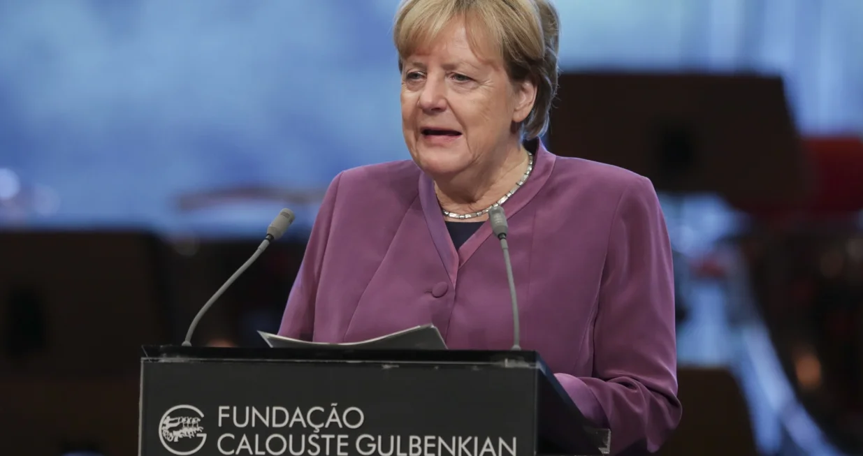epa10241776 President of the Jury of the Gulbenkian Prize for Humanity, Angela Merkel, delivering her speech at the cerimony of the atribution of the prize of the institution, Lisbon, Portugal, 13 October 2022. EPA/TIAGO PETINGA/Tiago Petinga
