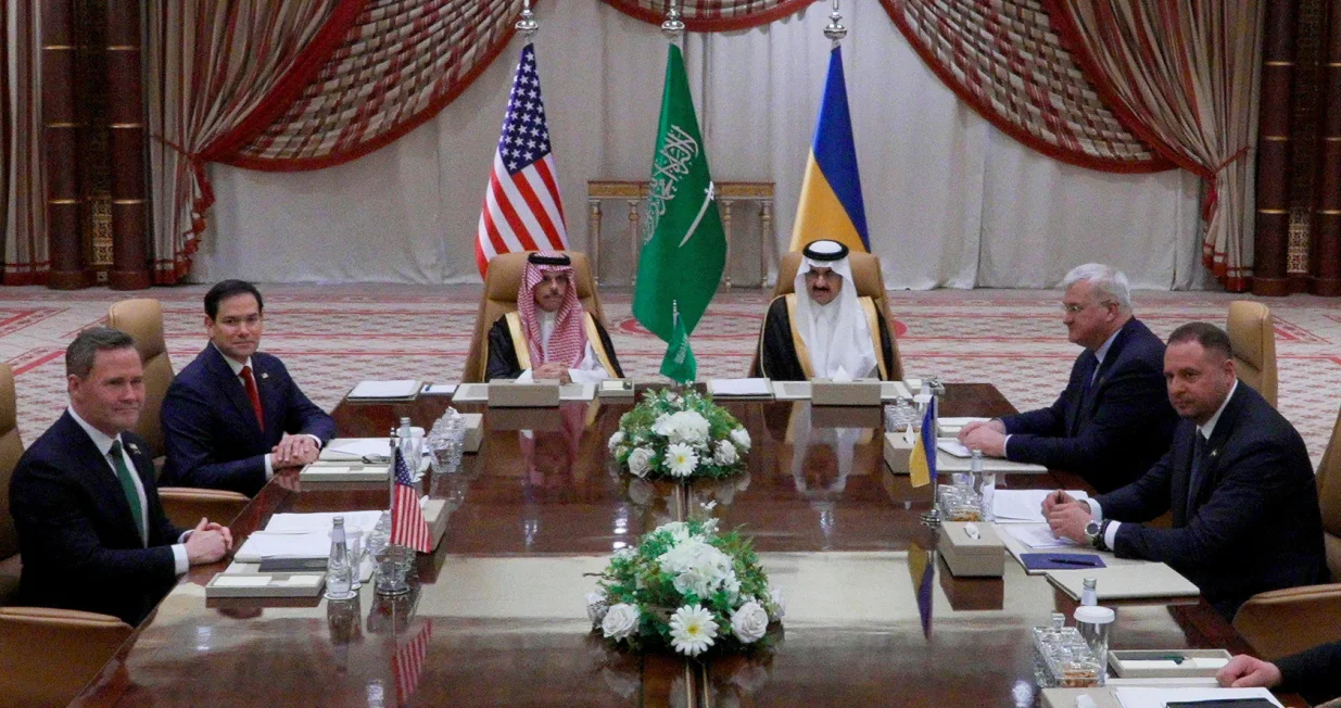 Američki državni tajnik Marco Rubio i savjetnik za nacionalnu sigurnost Mike Waltz sastali su se s ukrajinskim ministrom vanjskih poslova Andrijem Sybihom, ukrajinskim šefom predsjedničkog ureda Andrijem Yermakom i ukrajinskim ministrom obrane Rustemom Umerovim (bez slike) u prisutnosti saudijskog ministra vanjskih poslova Faisala bin Farhana Al Sauda i saudijskog savjetnika za nacionalnu sigurnost Mosaada bin Mohammada Al-Aibana, u Jeddahu, Saudijska Arabija,/Mohammed Benmansour