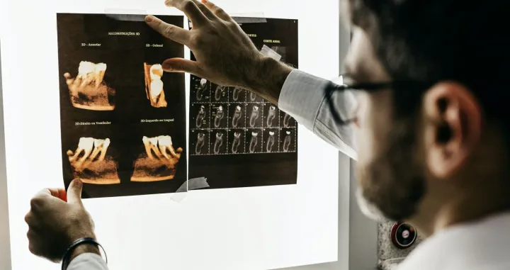 Zubar stomatolog zubi doktor/Ilustracija/Unsplash