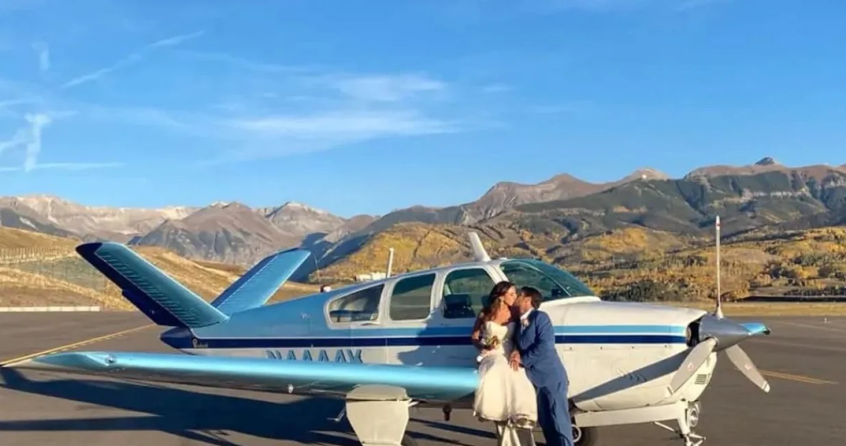 Pilot i stjuardesa/Facebook/