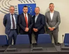 Saša Magazinović sa europarlamentarcima/- 