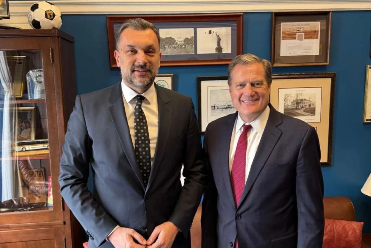 Ministar vanjskih poslova Bosne i Hercegovine Elmedin Konaković u Washingtonu s američkim kongresmenom i predsjedavajućim Odbora Predstavničkog doma za obavještajne poslove Mikeom Turnerom/Mvpbih