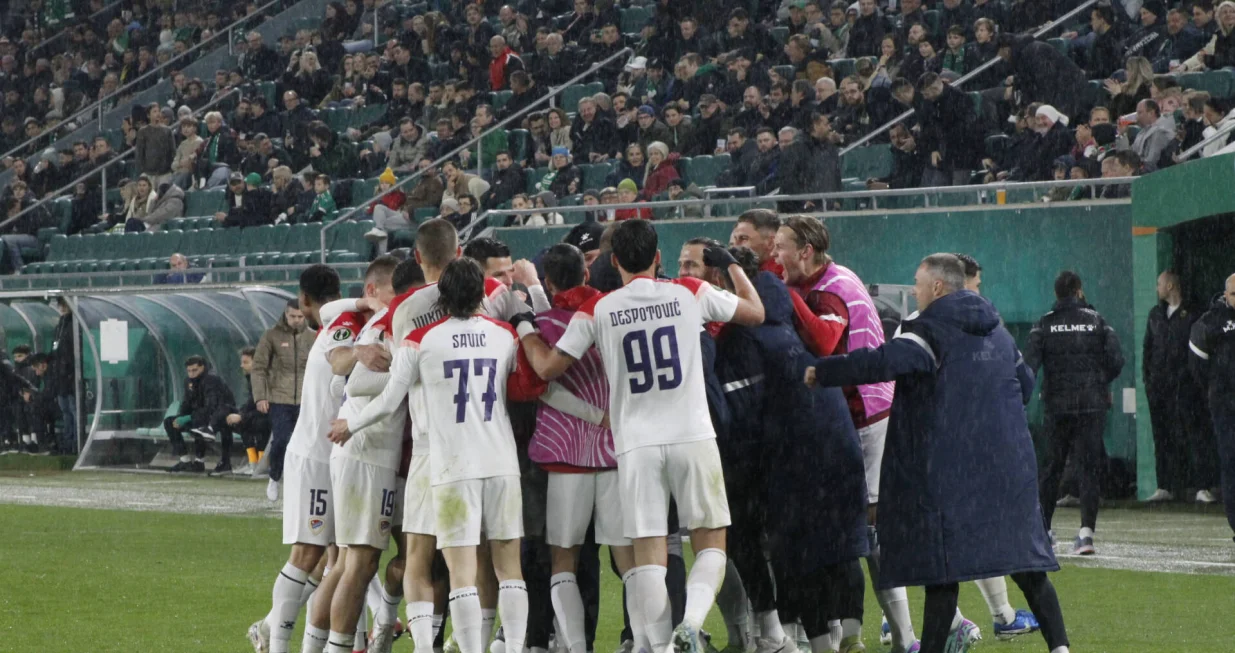 Fussball UEFA Conference League 2024/2025, Achtelfinale - SK Rapid Wien vs. FK Borac Banja Luka - Allianz Stadion/Weststadion Wien, ?sterreich: Jubel zum 0:1 f?r FK Borac Banja Luka *** Football UEFA Conference League 2024 2025, round of 16 SK Rapid Vienna vs FK Borac Banja Luka Allianz Stadium Weststadion Vienna, Austria Cheers to 0 1 for FK Borac Banja Luka Copyright: xLukasxBierederx Photo: IMAGO/Lukas Biereder/IMAGOSPORT