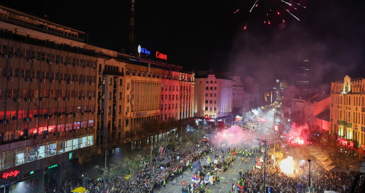 Supporters welcome students from across Serbia as they converge in the capital Belgrade for mass protests over the fatal November 2024 Novi Sad railway station roof collapse, in Belgrade, Serbia March 14, 2025. REUTERS/Antonio Bronic/Antonio Bronic