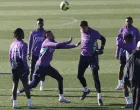 epa10392410 (L-R) Real Madrid's players Eduardo Camvainga, Vinicius Jr, Eder Militao, Thibaut Courtois, David Alaba and Rodrygo Goes take part in a training session held at Valdebebas Sports City in Madrid, central Spain, 06 January 2023. Real Madrid will face Villarreal CF in their Spanish LaLiga soccer match on 07 January. EPA/SERGIO PEREZ