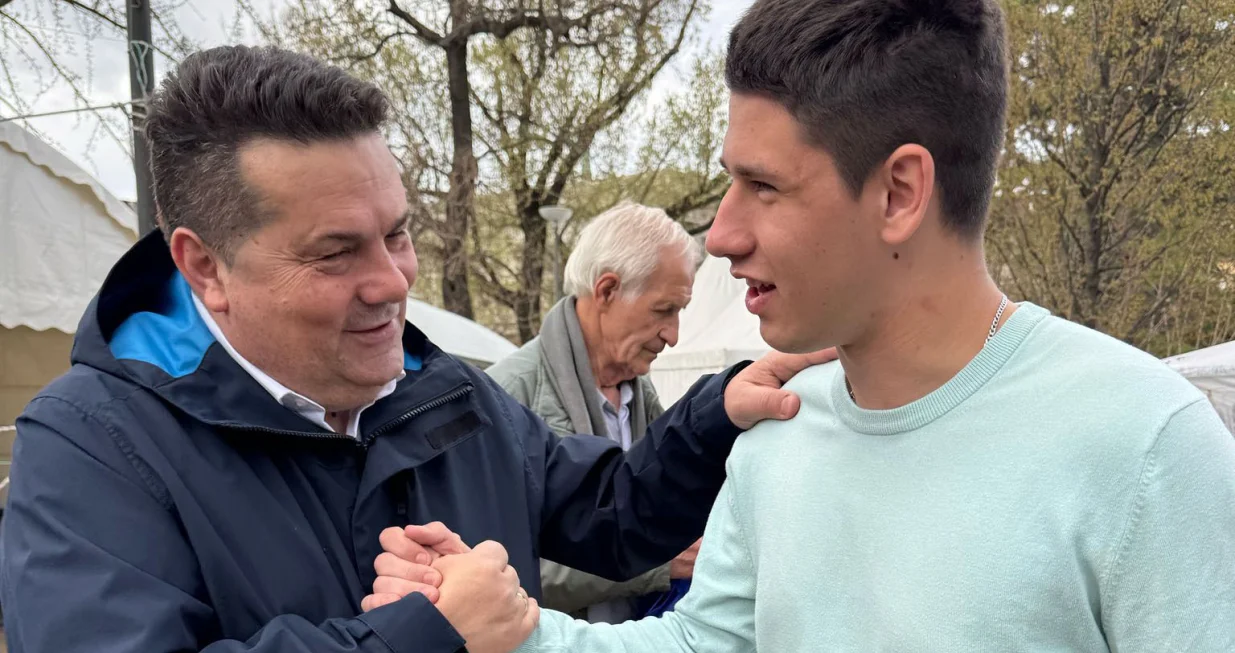 Nenad Stevandić u Pionirskom parku sa 'studentima koji hoće da uče'/X/