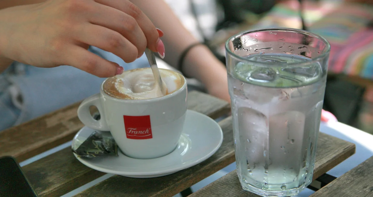 Ispijanje kafe/Damir Deljo