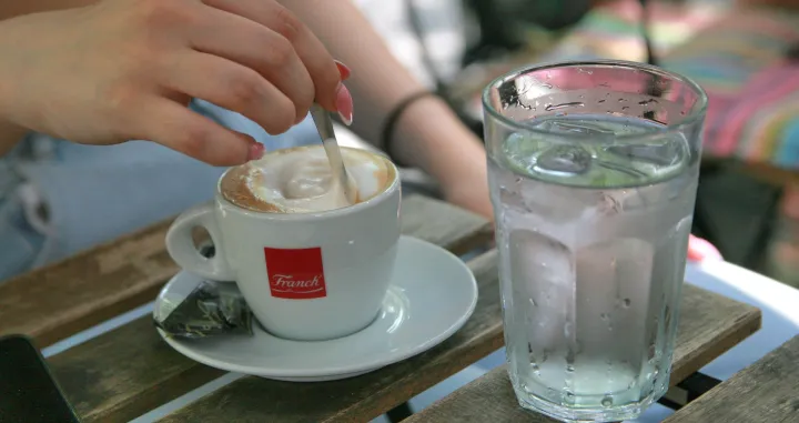 Ispijanje kafe/Damir Deljo