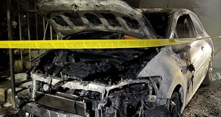 Nebojši Vukanoviću je zapaljen automobil/Facebook/