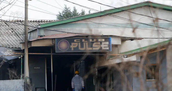 A view outside a night club, following a fire resulting in casualties, in the town of Kocani, North Macedonia, March 16, 2025. REUTERS/Ognen Teofilovski  TPX IMAGES OF THE DAY/Ognen Teofilovski
