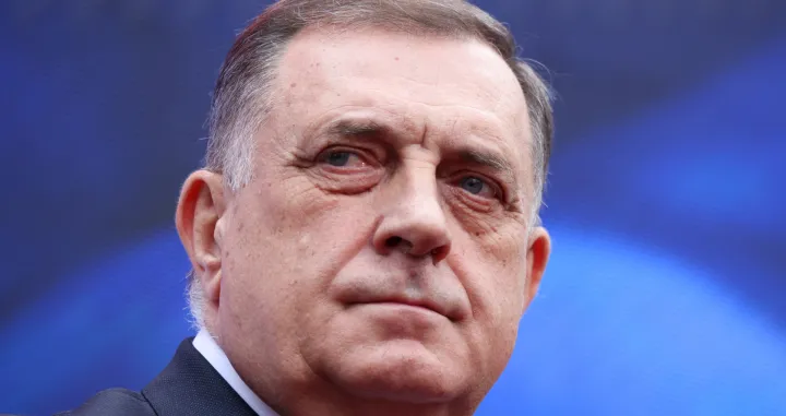 President of Republika Srpska (Serb Republic) Milorad Dodik addresses his supporters reacting to court decision on charges that he defied rulings by an international peace envoy, in Banja Luka, Bosnia and Herzegovina, February 26, 2025. REUTERS/Amel Emric/Amel Emric