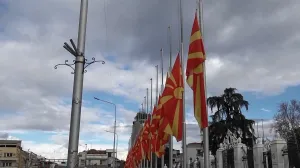 S.Makedonija - Zastave na pola koplja/