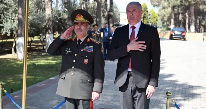 Prvog dana zvanične posjete Azerbejdžanu imao sam službene sastanke sa predsjednikom Azerbejdžana Ilham Aliyevim i ministrom odbrane ove zemlje general-pukovnikom Zakirom Hasanovim//