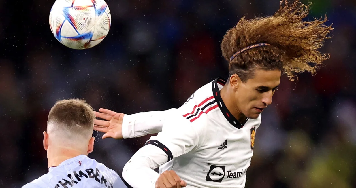 epaselect epa10087761 Calum Chambers (L) of Aston Villa and Hannibal Mejbri of Manchester United jump for the ball during the friendly soccer match between English Premier League sides Manchester United and Aston Villa at Optus Stadium in Perth, Australia, 23 July 2022. EPA/RICHARD WAINWRIGHT