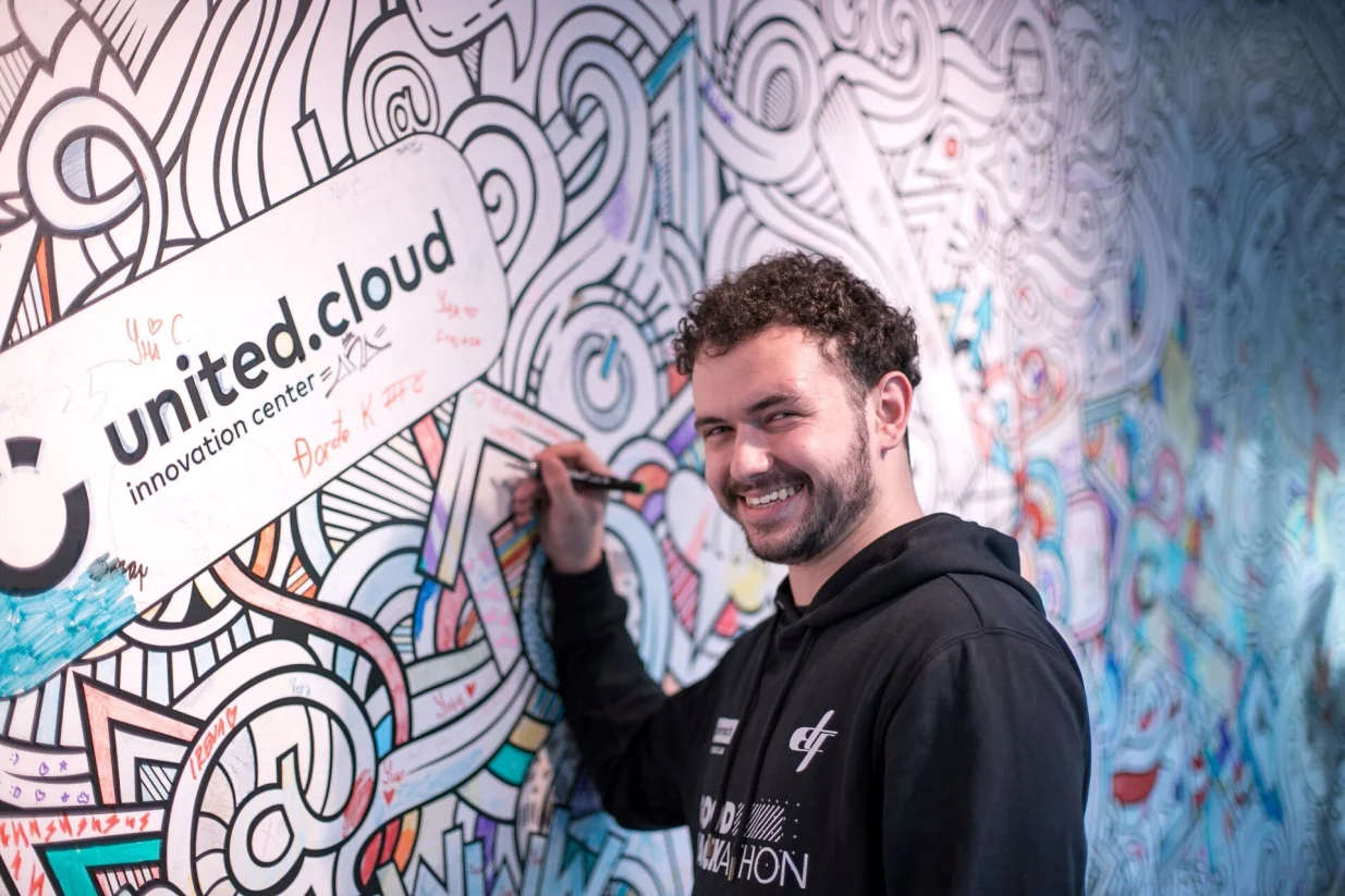 U organizaciji Telemacha BH i Fondacije: Pobjednici GOOD HACKathona posjetili United Cloud u Beogradu//