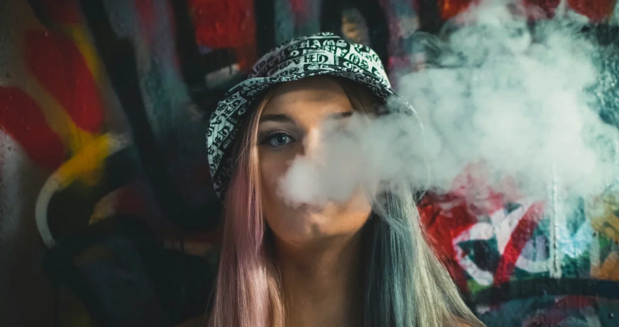 Veliki broj adolescenata konzumira električne cigarete/Zaya Odeesho