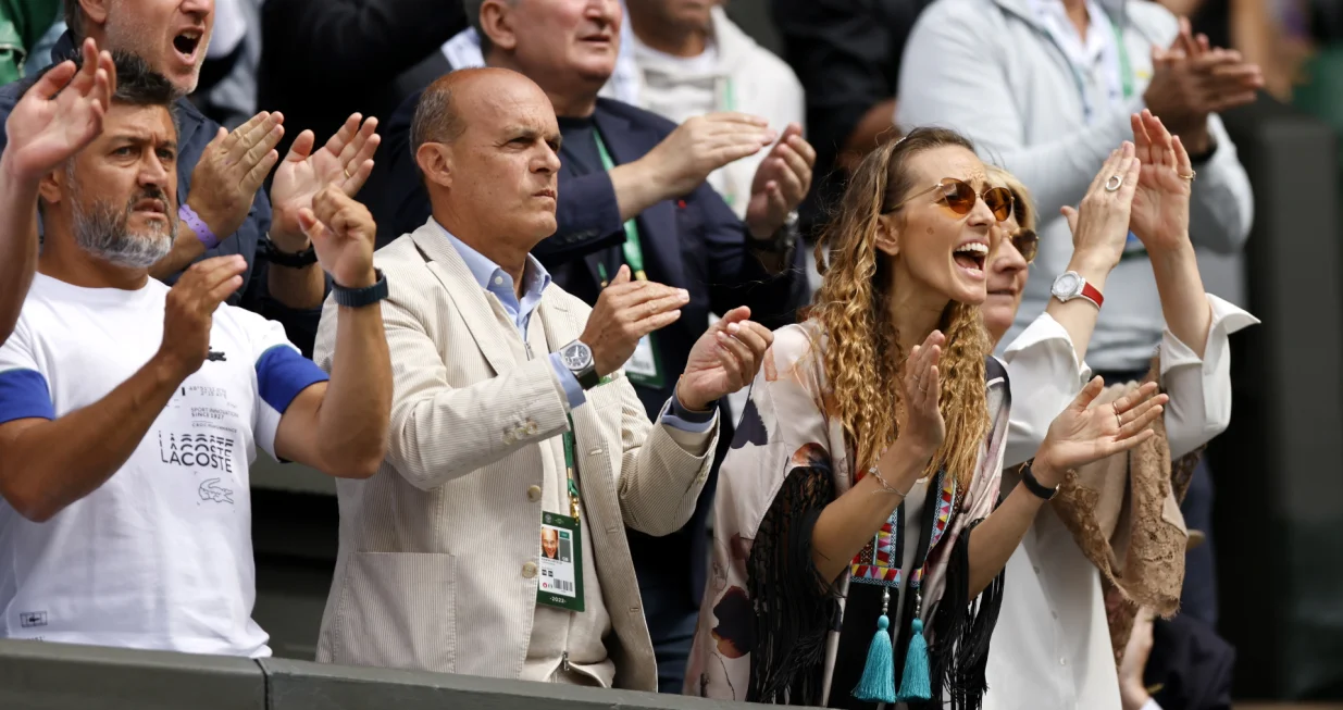 epa10053512 Jelena Dokovic, wife of Novak Djokovic of Serbia, supports her husband playing in the men's quarter final match against Jannik Sinner of Italy at the Wimbledon Championships, in Wimbledon, Britain, 05 July 2022. EPA/TOLGA AKMEN  EDITORIAL USE ONLY