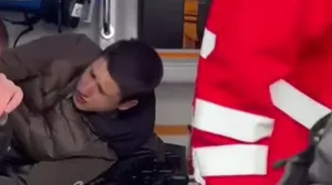 Miloš Pavlović, predvodnik Ćacija, neformalni lider "studenata koji žele da uče" tvrdi da je napadnut u Pionirskom parku u Beogradu/Screenshot