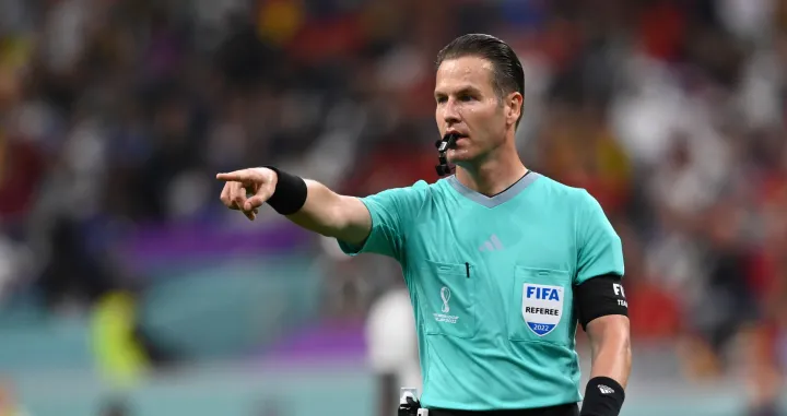 epa10333249 Dutch referee Danny Makkelie during the FIFA World Cup 2022 group E soccer match between Spain and Germany at Al Bayt Stadium in Al Khor, Qatar, 27 November 2022. EPA/Georgi Licovski